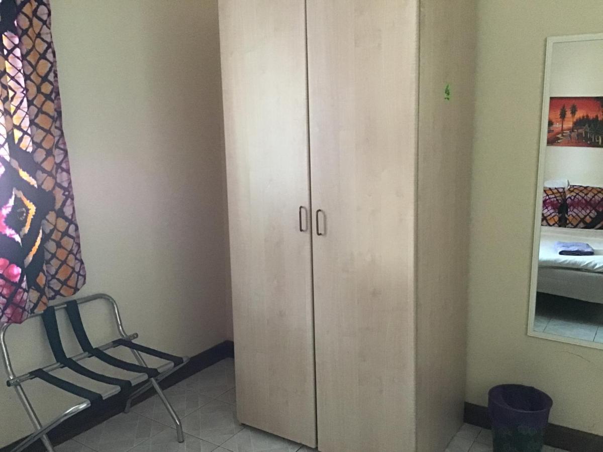 Anns Guesthouse Bakaugambia 외부 사진