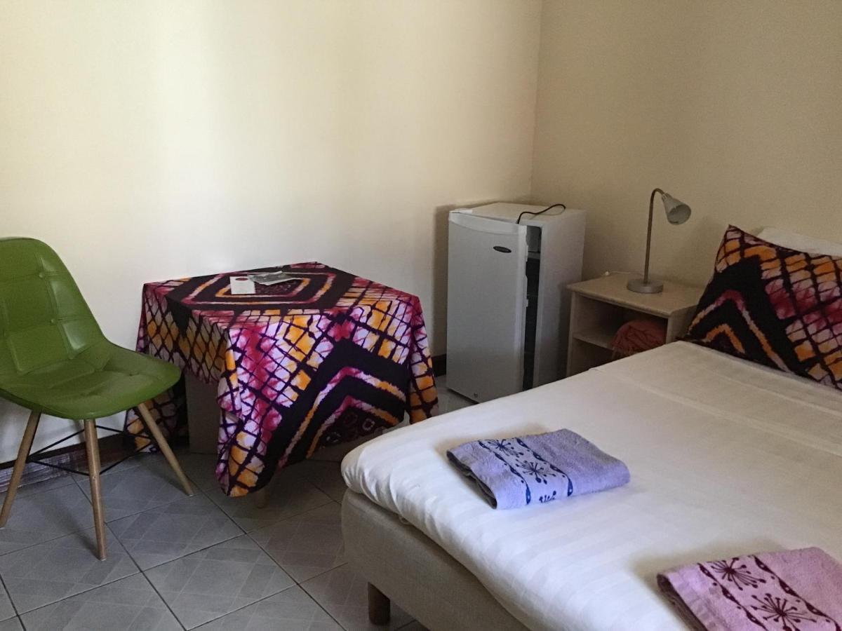 Anns Guesthouse Bakaugambia 외부 사진