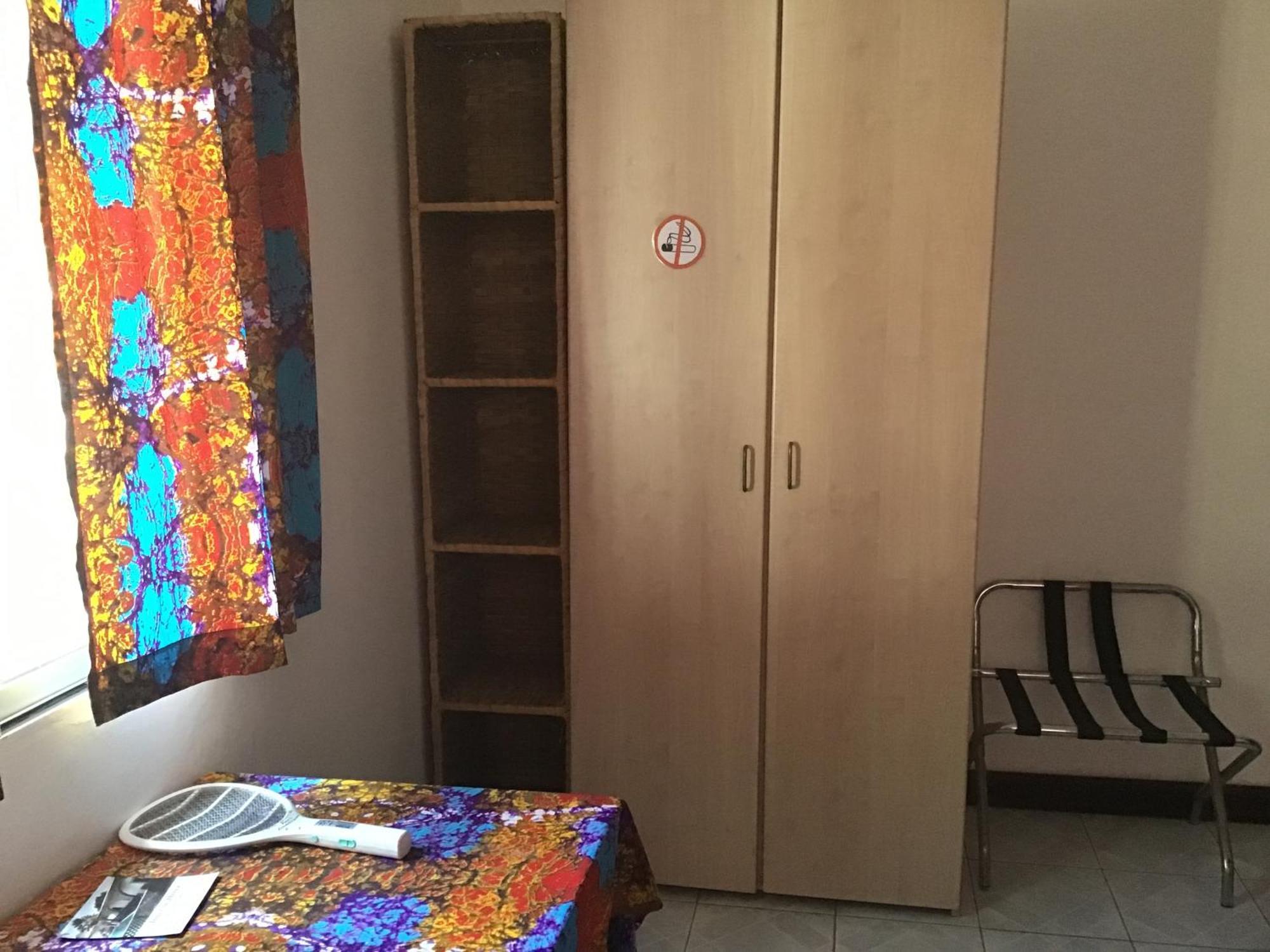 Anns Guesthouse Bakaugambia 외부 사진