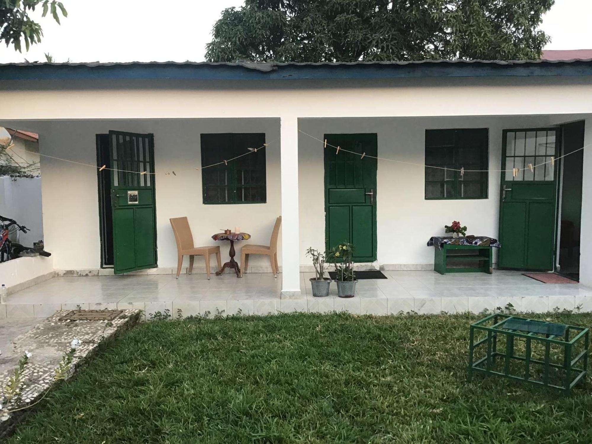 Anns Guesthouse Bakaugambia 외부 사진