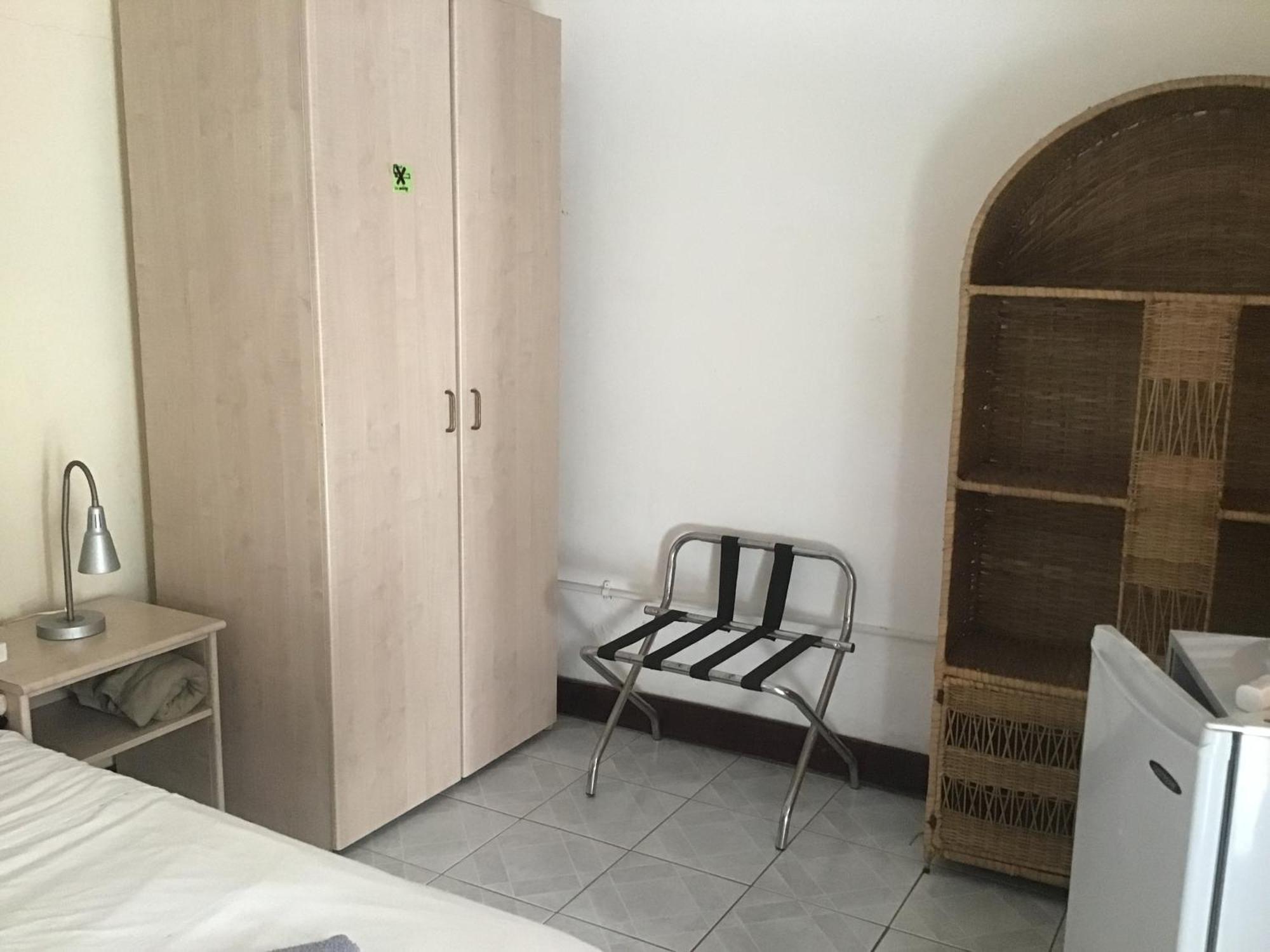 Anns Guesthouse Bakaugambia 외부 사진