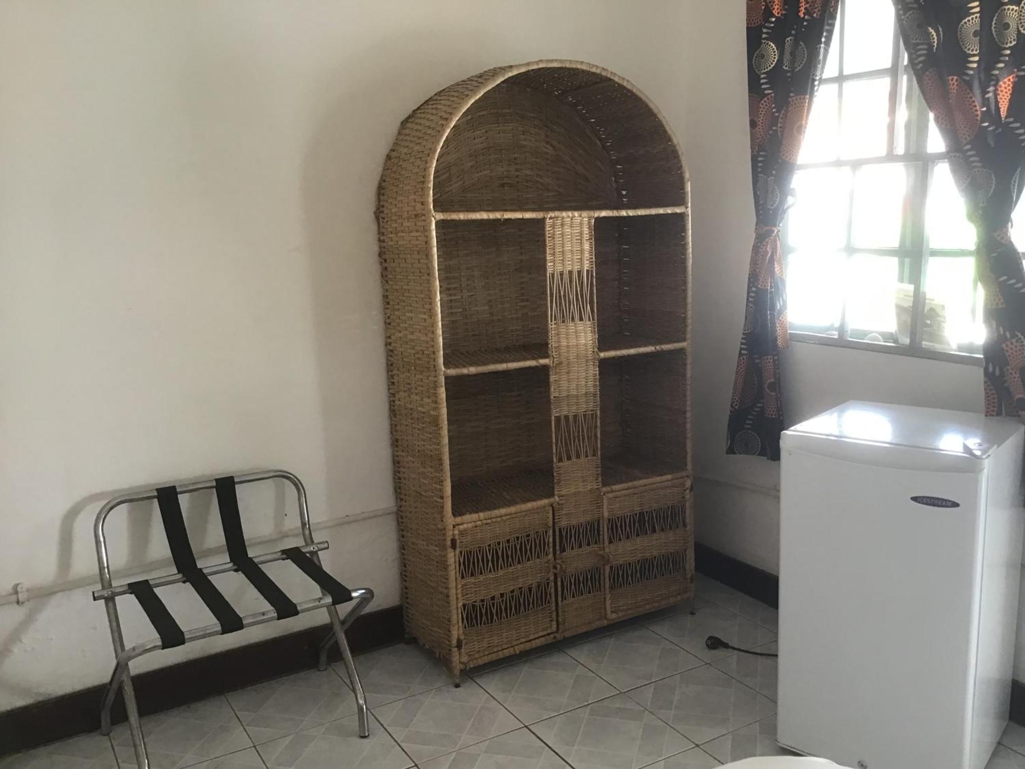 Anns Guesthouse Bakaugambia 외부 사진