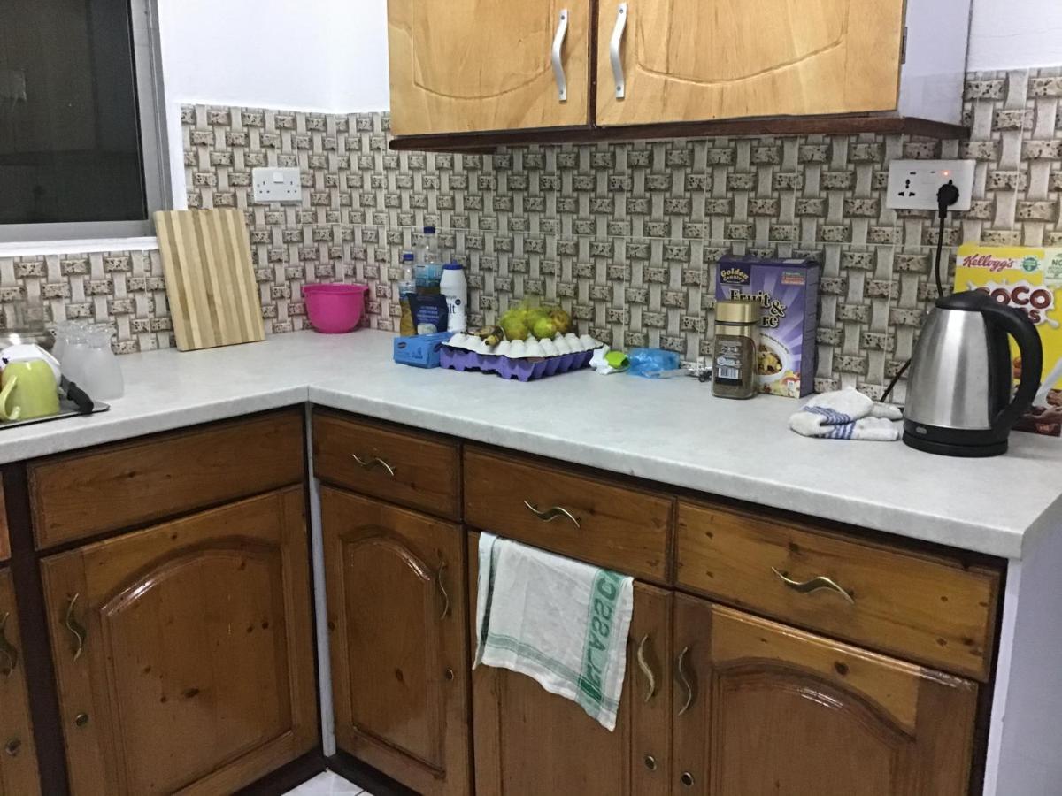 Anns Guesthouse Bakaugambia 외부 사진