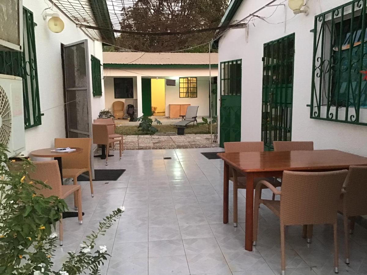 Anns Guesthouse Bakaugambia 외부 사진