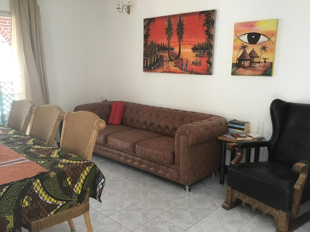 Anns Guesthouse Bakaugambia 외부 사진
