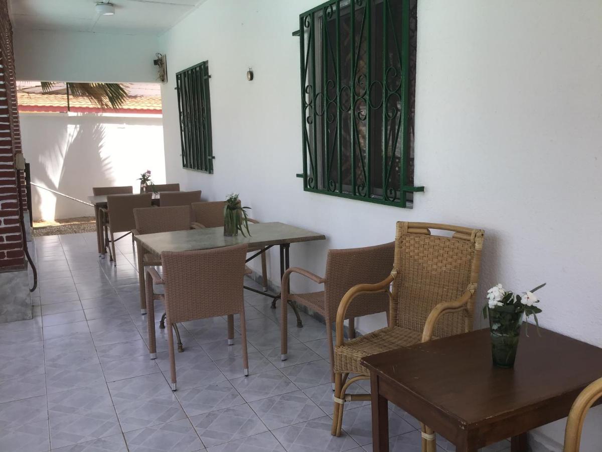 Anns Guesthouse Bakaugambia 외부 사진