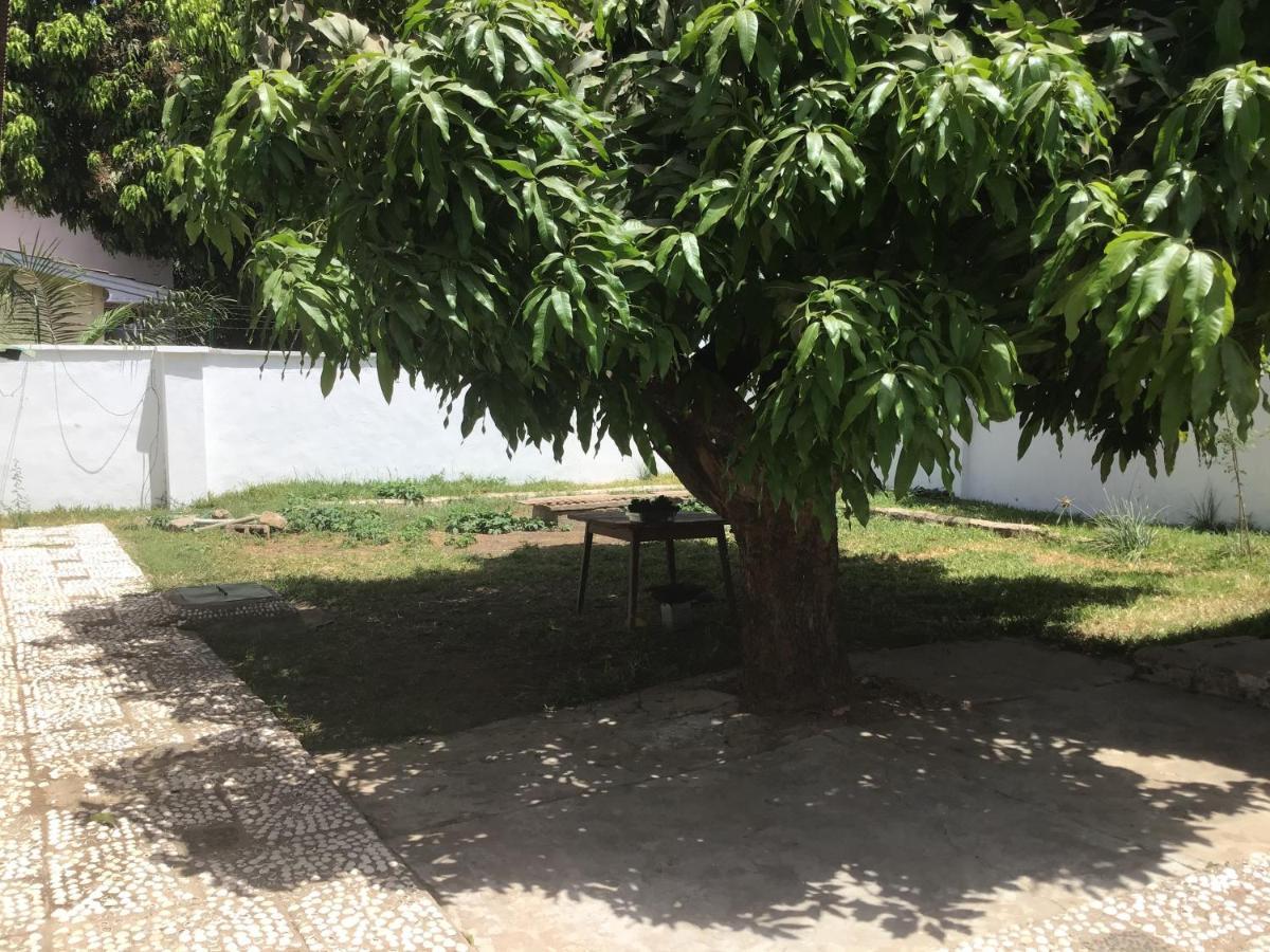 Anns Guesthouse Bakaugambia 외부 사진
