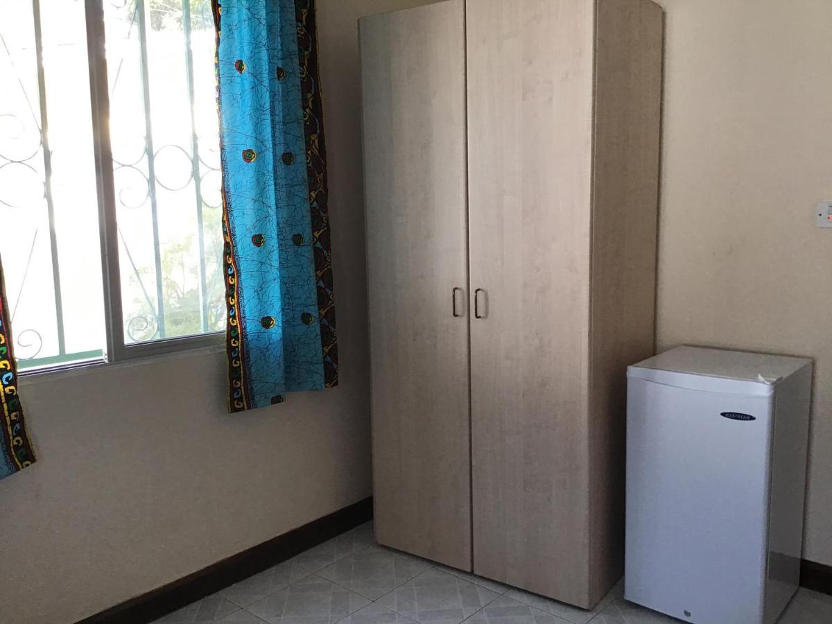 Anns Guesthouse Bakaugambia 외부 사진